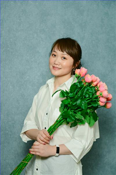 黄芳.jpg 黄芳.jpg