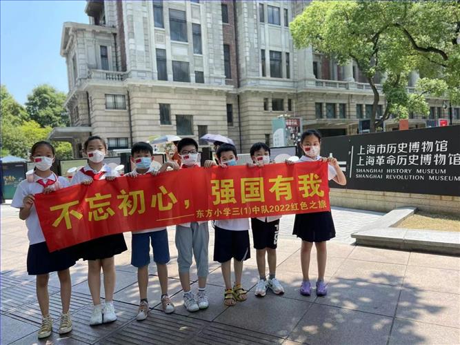 大门口集体照站立.jpg 大门口集体照站立.jpg