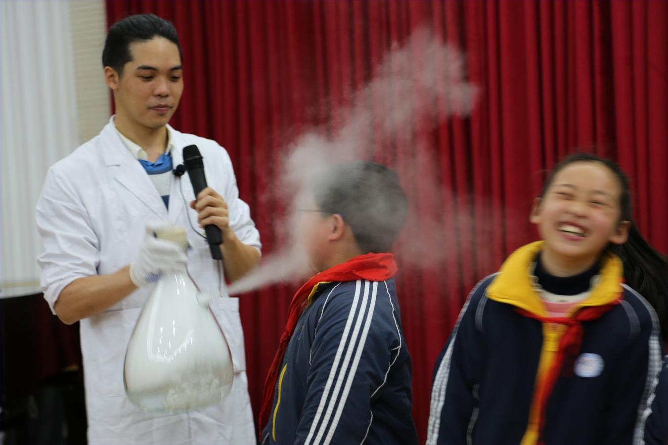 让学生爱上科学——“力瀚科学”课程.JPG 让学生爱上科学——“力瀚科学”课程.JPG