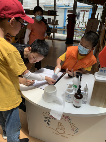 学生照片:望江驿8号驿站公益活动.png 学生照片:望江驿8号驿站公益活动.png