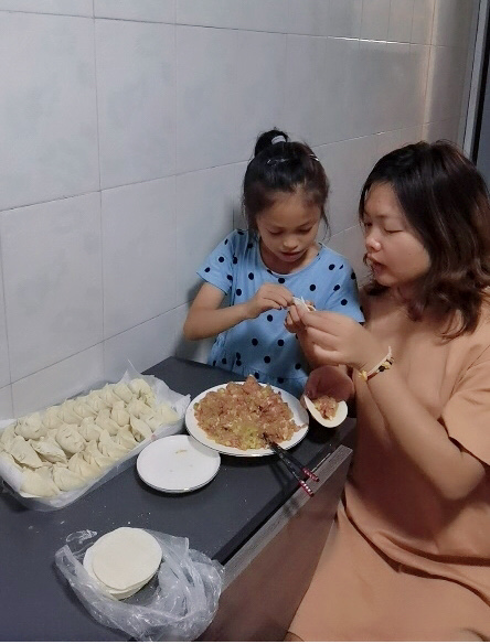 家长亲子劳动照片.jpg 家长亲子劳动照片.jpg