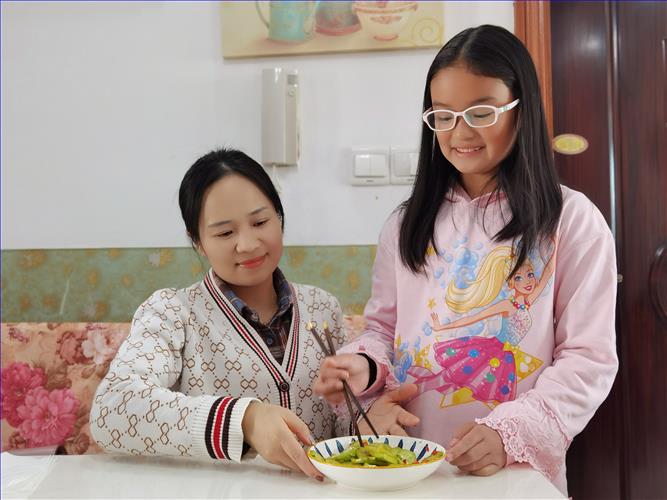 家长亲子劳动照片.jpg 家长亲子劳动照片.jpg