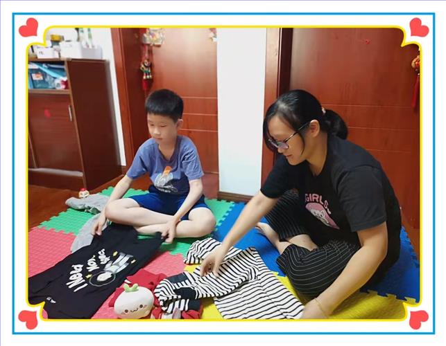 亲子劳动照片.jpg 亲子劳动照片.jpg