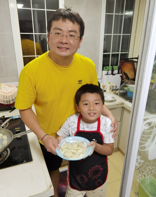 家长亲子劳动照片1.jpg