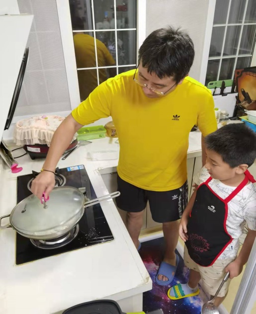 家长亲子劳动照片2.jpg