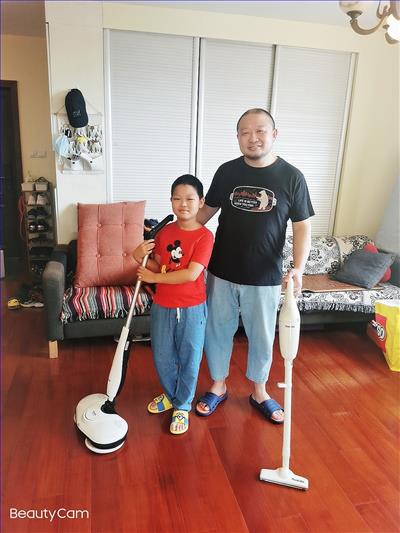 亲子劳动照片.jpg 亲子劳动照片.jpg