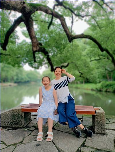 附件1亲子照.jpg 附件1亲子照.jpg