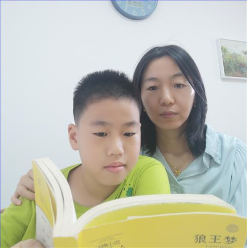 亲子阅读照片.jpg 亲子阅读照片.jpg