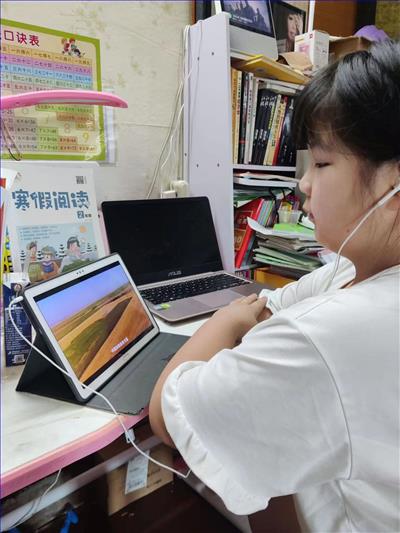 黄悦.jpg 黄悦.jpg