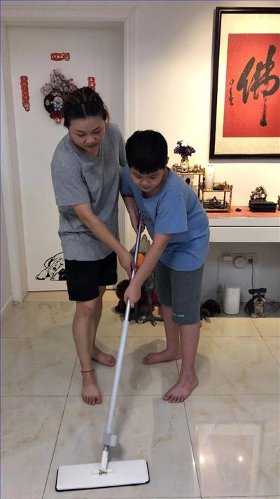 亲子劳动照片.jpg 亲子劳动照片.jpg