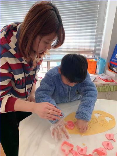 张煦宸劳动照.jpg 张煦宸劳动照.jpg