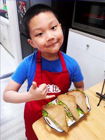 学生照片.jpg 学生照片.jpg