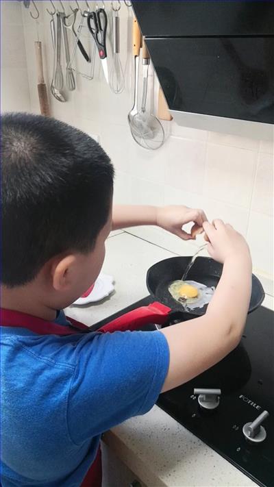 亲子劳动照片1.jpg 亲子劳动照片1.jpg