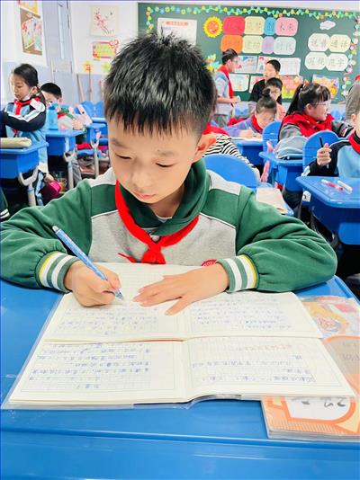 蓝四4照片2.jpg 蓝四4照片2.jpg