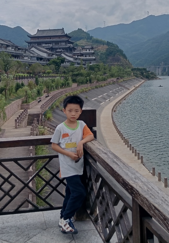 学生照片.jpg 学生照片.jpg