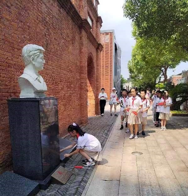 图2.jpg 图2.jpg